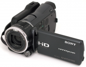 Видеокамера (полупрофессиональная с возможностью мониторинга звука и ручными установками)
